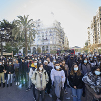 Concentración en la Plaza del Ayuntamiento para condenar el asesinato de Cristina B