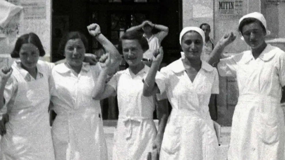Mayo de 1937, hospital militar de Ontinyent. De izquierda a derecha: Anna Korn, Paja «Frieda» Buchhalter, Henia Hass, Feigla «Vera» Luftig y Stunea Osnos